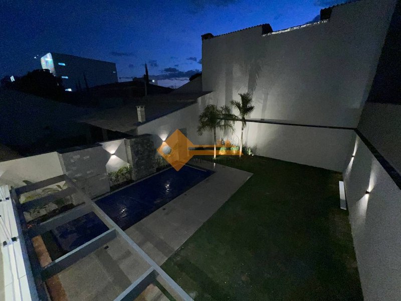 MARAVILHOSO SOBRADO MODERNO COM 4 SUÍTEs EM LOTE DE 460m² NASCENTE Rua 12 Brasília - 