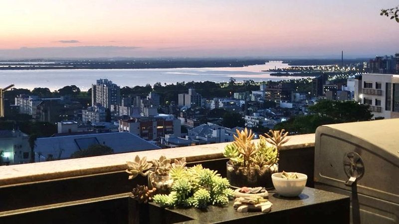 R$ 1.650.000 - COBERTURA DUPLEX - ESPETACULAR VISTA - 276M2 - 3 DORM - PISCINA - 2 VAGAS - Porto Alegre - 