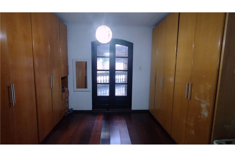 Casa a venda na Vila Ré - 3 dormitórios 210m² Cachoeira Paulista São Paulo - 