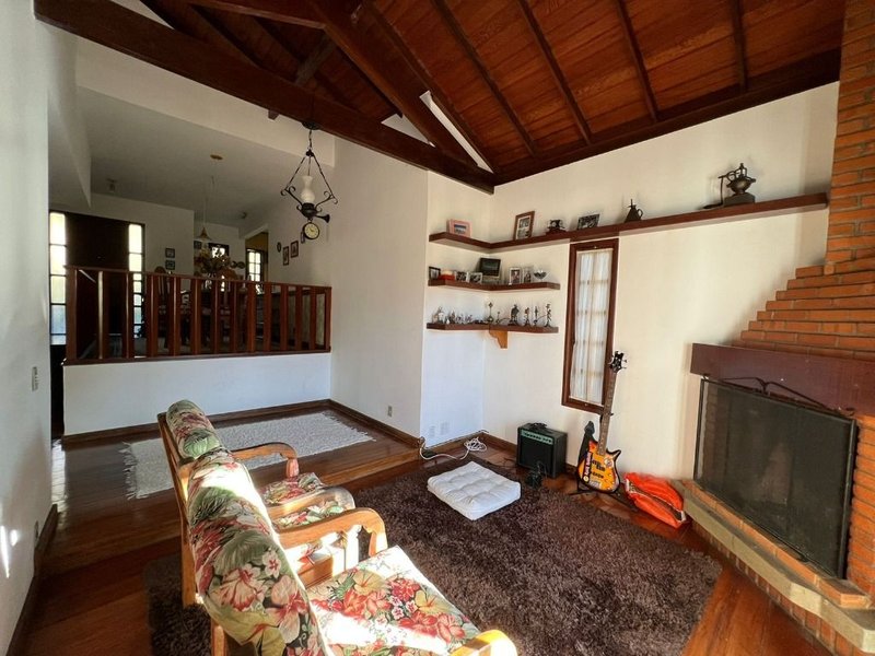 Casa com 4 dormitórios à venda por R$ 1.600.000 - Cascatinha - Nova Friburgo/RJ - Nova Friburgo - 
