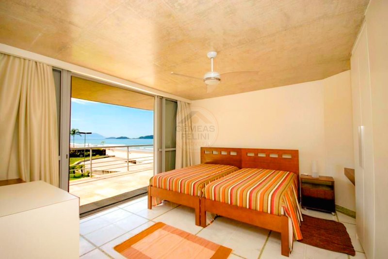 Casa frente ao mar da Praia de Juquehy com 6 suítes - São Sebastião - 