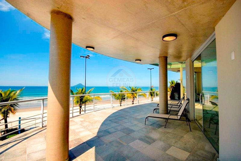 Casa frente ao mar da Praia de Juquehy com 6 suítes - São Sebastião - 