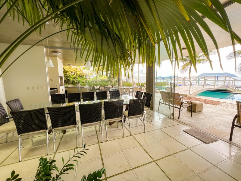 Casa frente ao mar da Praia de Juquehy com 6 suítes - São Sebastião - 