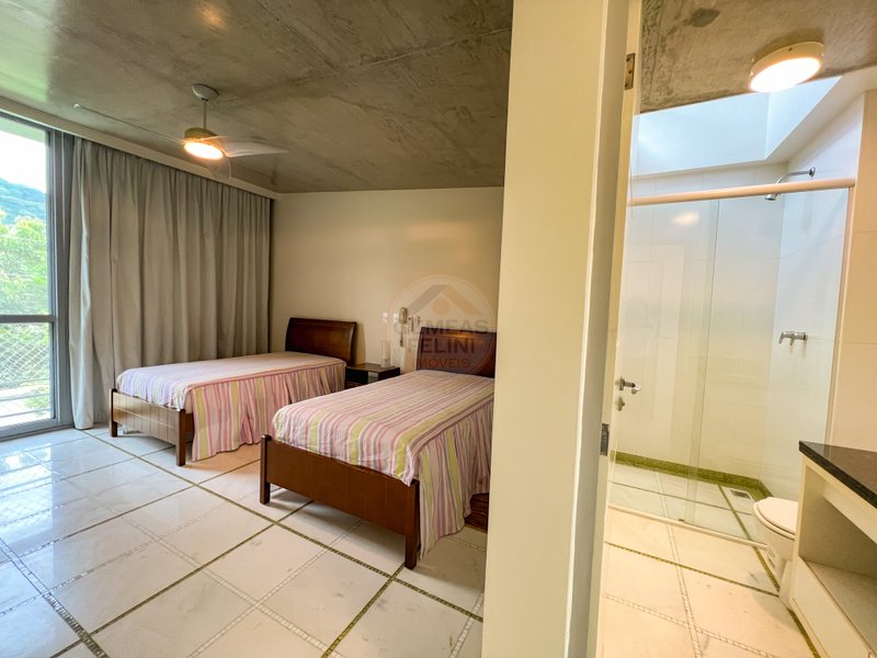Casa frente ao mar da Praia de Juquehy com 6 suítes - São Sebastião - 