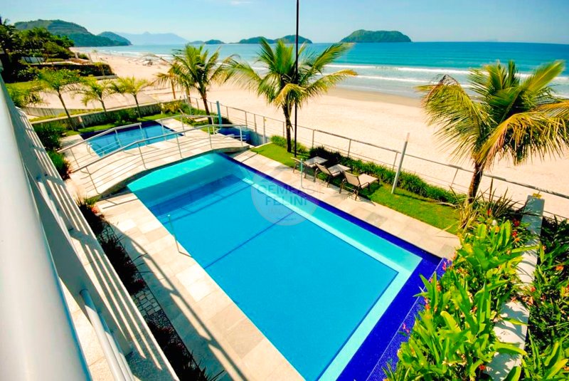 Casa frente ao mar da Praia de Juquehy com 6 suítes - São Sebastião - 