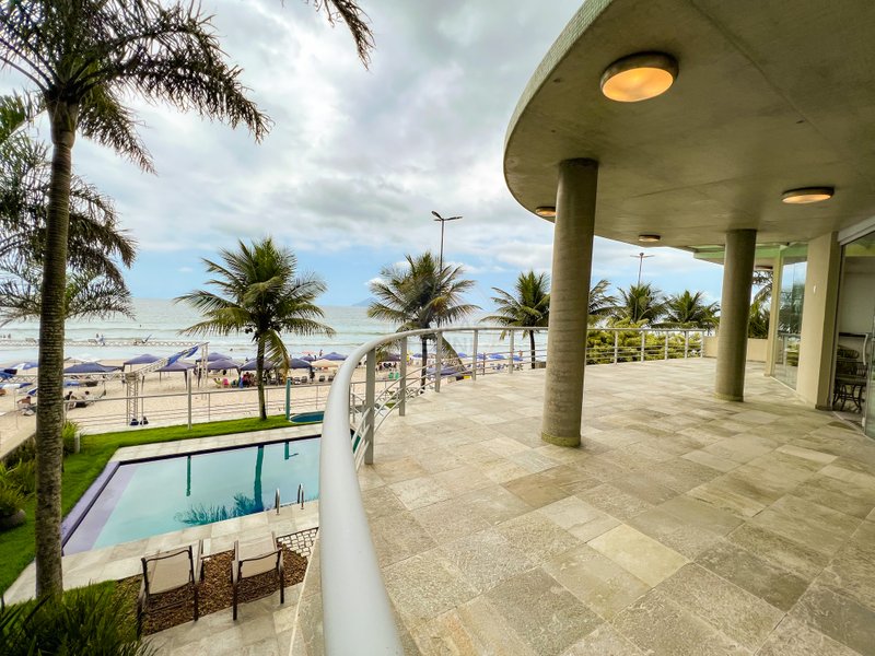 Casa frente ao mar da Praia de Juquehy com 6 suítes - São Sebastião - 