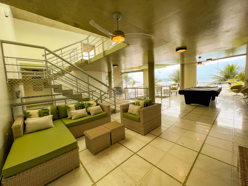 Casa frente ao mar da Praia de Juquehy com 6 suítes - São Sebastião - 