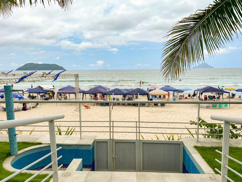 Casa frente ao mar da Praia de Juquehy com 6 suítes - São Sebastião - 