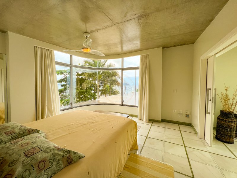 Casa frente ao mar da Praia de Juquehy com 6 suítes - São Sebastião - 