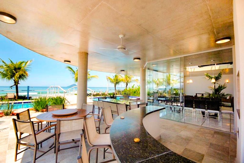 Casa frente ao mar da Praia de Juquehy com 6 suítes - São Sebastião - 