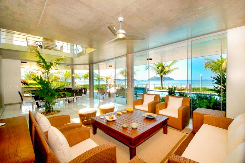 Casa frente ao mar da Praia de Juquehy com 6 suítes - São Sebastião - 