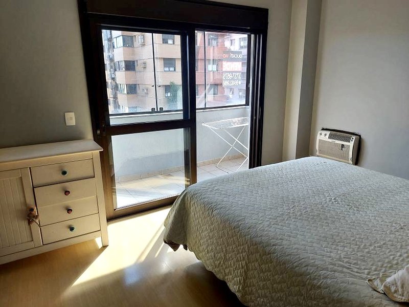 R$ 1.010.000 - APARTAMENTO DE FRENTE - 2 SACADAS - 114M2 - 3 DORMITÓRIOS - LAREIRA - VISTA Avenida João Obino Porto Alegre - 