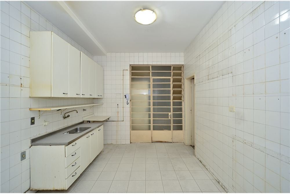 Apartamento à venda com 3 quartos, 148m² - Foto 2