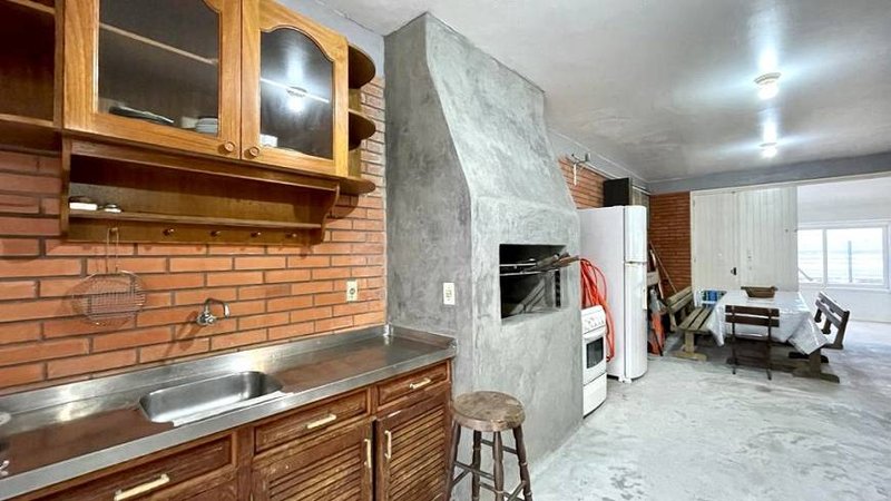 R$ 850.000 - PÉ NA AREIA - EXCELENTE CASA EM IMBÉ - MOBILIADA - 230M2 - 5 DORM - 4 VAGAS - Imbé - 