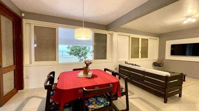 R$ 850.000 - PÉ NA AREIA - EXCELENTE CASA EM IMBÉ - MOBILIADA - 230M2 - 5 DORM - 4 VAGAS - Imbé - 
