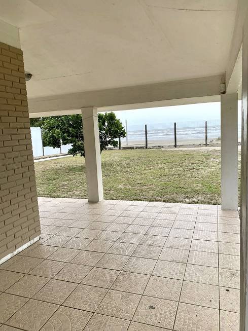 R$ 850.000 - PÉ NA AREIA - EXCELENTE CASA EM IMBÉ - MOBILIADA - 230M2 - 5 DORM - 4 VAGAS - Imbé - 