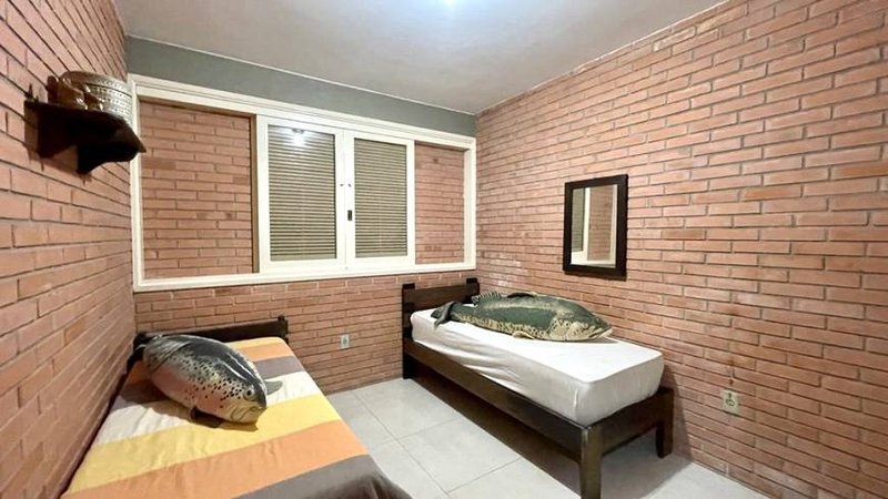 R$ 850.000 - PÉ NA AREIA - EXCELENTE CASA EM IMBÉ - MOBILIADA - 230M2 - 5 DORM - 4 VAGAS - Imbé - 