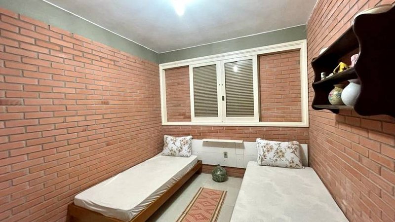R$ 850.000 - PÉ NA AREIA - EXCELENTE CASA EM IMBÉ - MOBILIADA - 230M2 - 5 DORM - 4 VAGAS - Imbé - 