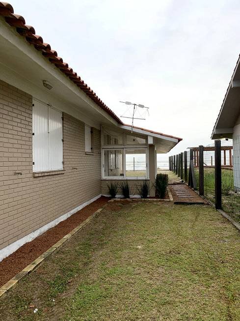R$ 850.000 - PÉ NA AREIA - EXCELENTE CASA EM IMBÉ - MOBILIADA - 230M2 - 5 DORM - 4 VAGAS - Imbé - 