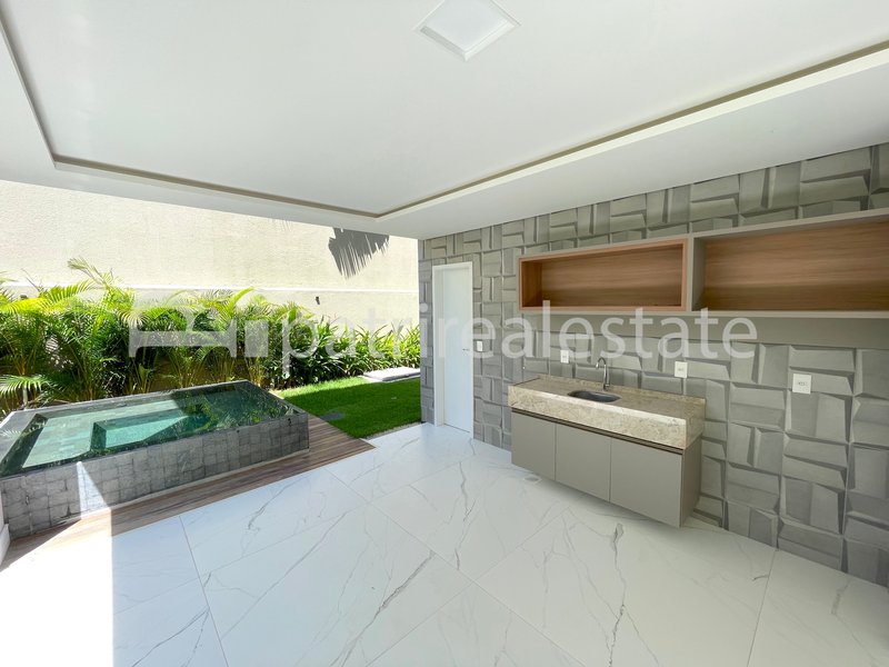 Casa Duplex no Jardins de Ibiza 5 suites 7 wc 6 vagas. Sup. 325,80 m² Coaçu - Eusebio - CE Rodovia, CE-040Avenida Nova do Contorno Eusébio - 