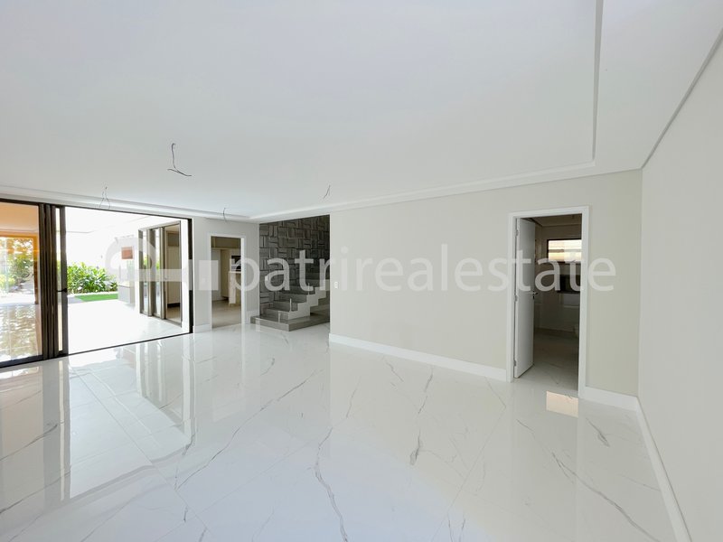 Casa Duplex no Jardins de Ibiza 5 suites 7 wc 6 vagas. Sup. 325,80 m² Coaçu - Eusebio - CE Rodovia, CE-040Avenida Nova do Contorno Eusébio - 