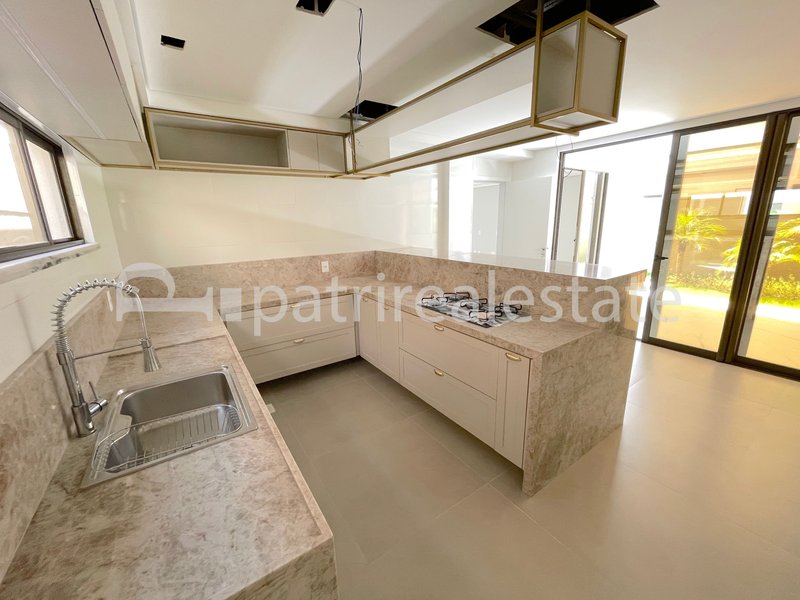 Casa Duplex no Jardins de Ibiza 5 suites 7 wc 6 vagas. Sup. 325,80 m² Coaçu - Eusebio - CE Rodovia, CE-040Avenida Nova do Contorno Eusébio - 