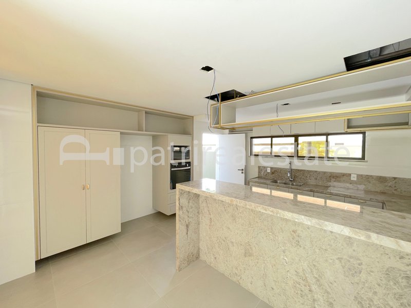 Casa Duplex no Jardins de Ibiza 5 suites 7 wc 6 vagas. Sup. 325,80 m² Coaçu - Eusebio - CE Rodovia, CE-040Avenida Nova do Contorno Eusébio - 