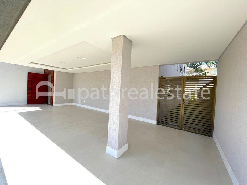 Casa Duplex no Jardins de Ibiza 5 suites 7 wc 6 vagas. Sup. 325,80 m² Coaçu - Eusebio - CE Rodovia, CE-040Avenida Nova do Contorno Eusébio - 