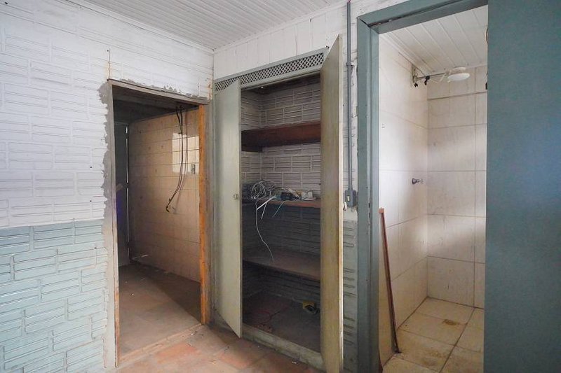 R$ 780.000 - ÓTIMO PAVILHÃO/DEPÓSITO - 370M2 - MEZANINO - VAGAS Rua Ouro Preto Porto Alegre - 