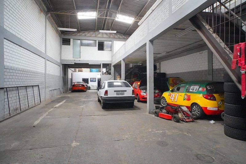 R$ 780.000 - ÓTIMO PAVILHÃO/DEPÓSITO - 370M2 - MEZANINO - VAGAS Rua Ouro Preto Porto Alegre - 