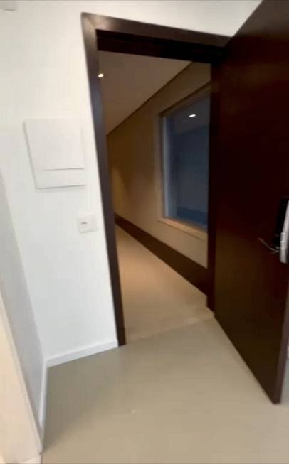 R$ 850.000 - BARRA SHOPPING SUL - DIAMOND TOWER - SALA ALTO PADRÃO - 87M2 - 1 VAGA Avenida Diário de Notícias Porto Alegre - 