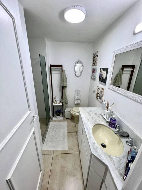 R$ 750.000 - EXCELENTE APARTAMENTO - DE FRENTE - 106M2 - SEMIMOBILIADO - 3 DORM - 1 VAGA - Porto Alegre - 