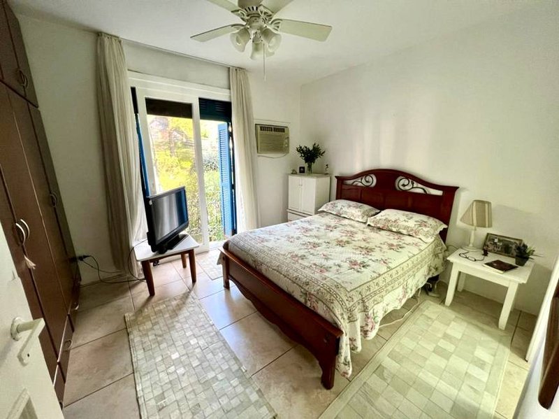 R$ 750.000 - EXCELENTE APARTAMENTO - DE FRENTE - 106M2 - SEMIMOBILIADO - 3 DORM - 1 VAGA - Porto Alegre - 