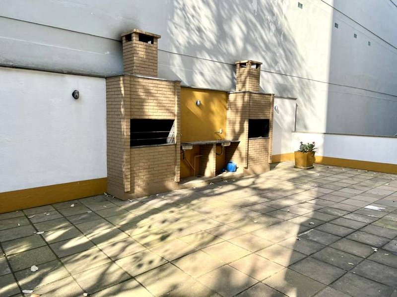 R$ 750.000 - EXCELENTE APARTAMENTO - DE FRENTE - 106M2 - SEMIMOBILIADO - 3 DORM - 1 VAGA - Porto Alegre - 