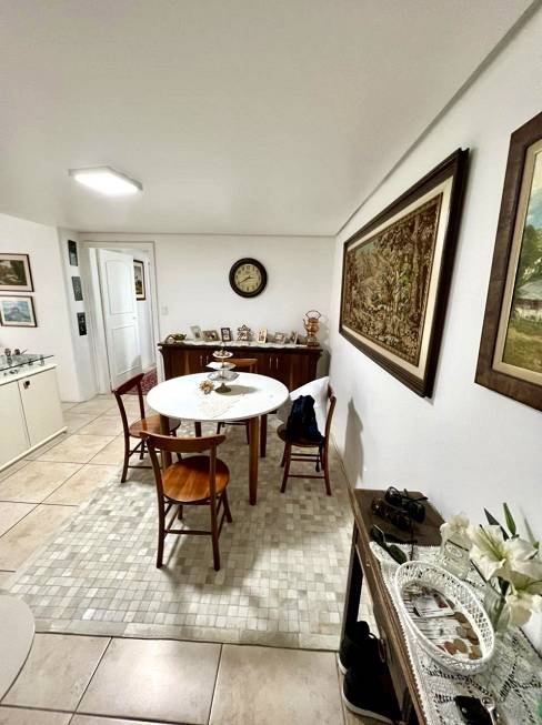 R$ 750.000 - EXCELENTE APARTAMENTO - DE FRENTE - 106M2 - SEMIMOBILIADO - 3 DORM - 1 VAGA - Porto Alegre - 
