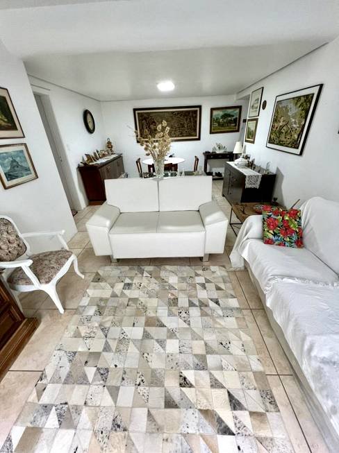 R$ 750.000 - EXCELENTE APARTAMENTO - DE FRENTE - 106M2 - SEMIMOBILIADO - 3 DORM - 1 VAGA - Porto Alegre - 