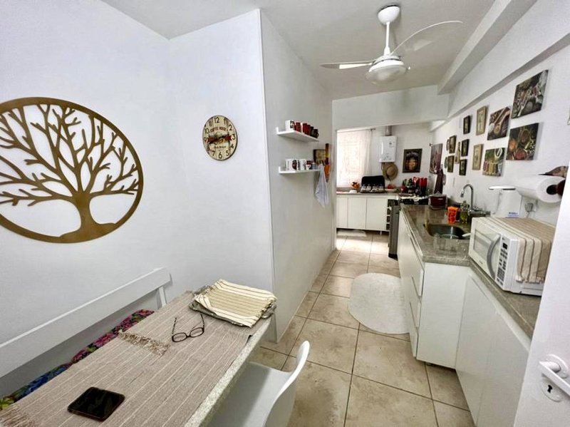 R$ 750.000 - EXCELENTE APARTAMENTO - DE FRENTE - 106M2 - SEMIMOBILIADO - 3 DORM - 1 VAGA - Porto Alegre - 