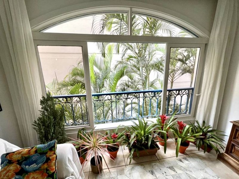 R$ 750.000 - EXCELENTE APARTAMENTO - DE FRENTE - 106M2 - SEMIMOBILIADO - 3 DORM - 1 VAGA - Porto Alegre - 