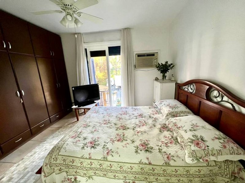 R$ 750.000 - EXCELENTE APARTAMENTO - DE FRENTE - 106M2 - SEMIMOBILIADO - 3 DORM - 1 VAGA - Porto Alegre - 