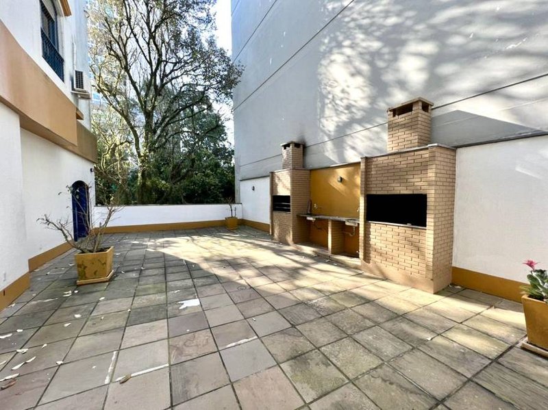 R$ 750.000 - EXCELENTE APARTAMENTO - DE FRENTE - 106M2 - SEMIMOBILIADO - 3 DORM - 1 VAGA - Porto Alegre - 