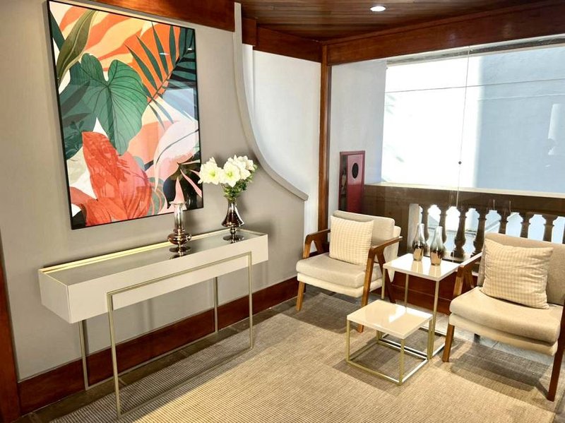R$ 750.000 - EXCELENTE APARTAMENTO - DE FRENTE - 106M2 - SEMIMOBILIADO - 3 DORM - 1 VAGA - Porto Alegre - 