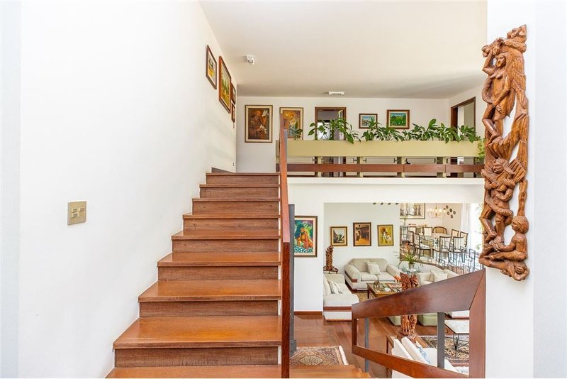 Casa com 4 dormitórios com 384m² Marechal Renato Paquet São Paulo - 