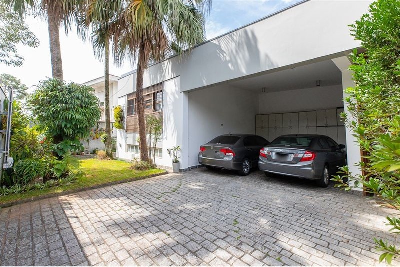 Casa com 4 dormitórios com 384m² Marechal Renato Paquet São Paulo - 