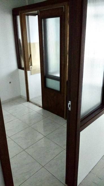 R$ 90.000 - EXCELENTE SALA COMERCIAL - 46M2 - ELEVADORES - PORTARIA - ANDAR ALTO - Porto Alegre - 