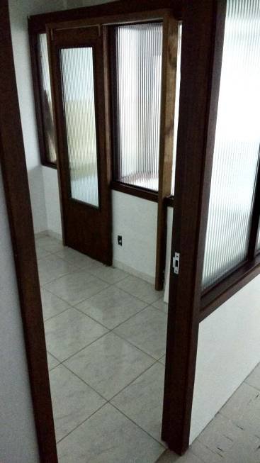 R$ 90.000 - EXCELENTE SALA COMERCIAL - 46M2 - ELEVADORES - PORTARIA - ANDAR ALTO - Porto Alegre - 