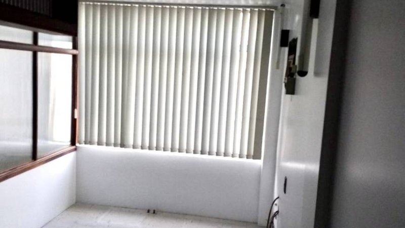 R$ 90.000 - EXCELENTE SALA COMERCIAL - 46M2 - ELEVADORES - PORTARIA - ANDAR ALTO - Porto Alegre - 