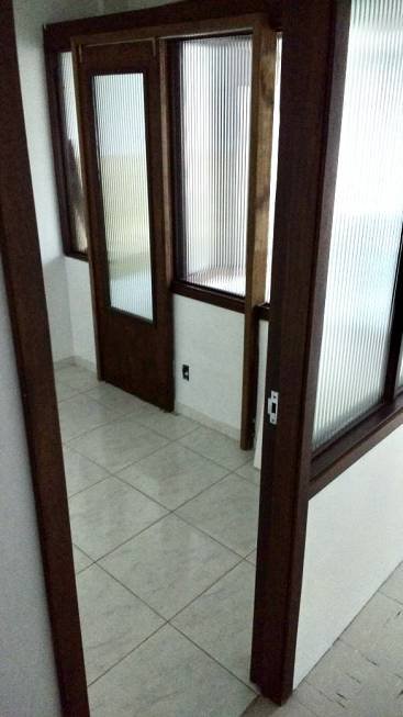 R$ 90.000 - EXCELENTE SALA COMERCIAL - 46M2 - ELEVADORES - PORTARIA - ANDAR ALTO - Porto Alegre - 