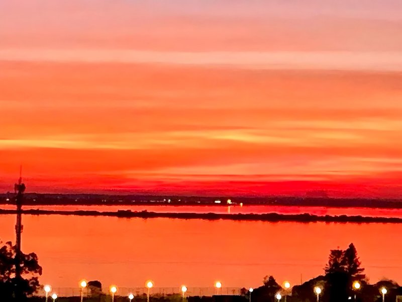 R$ 1.490.000 - ANDAR ALTO - ENCOSTA DO POENTE - 321M2 - 3 DORM - SUÍTE - PISCINA - 2 VAGAS Rua Monroe Porto Alegre - 