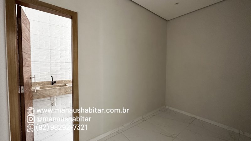 Casa nova no Parque Dez, 03 Qrtos, Terreno Grande Avenida Ivanete Machado Manaus - 
