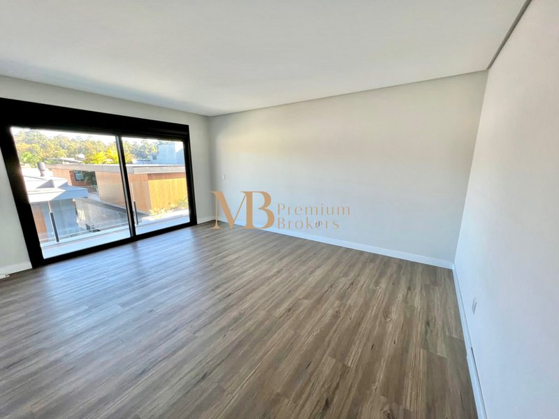 R$ 3.720.000 - 563m² - OPORTUNIDADE NO HAMBURGO VILLAGE 4 ESTAÇÕES - 4 SUÍTES - 4 VAGAS Rua Mundo Novo Novo Hamburgo - 